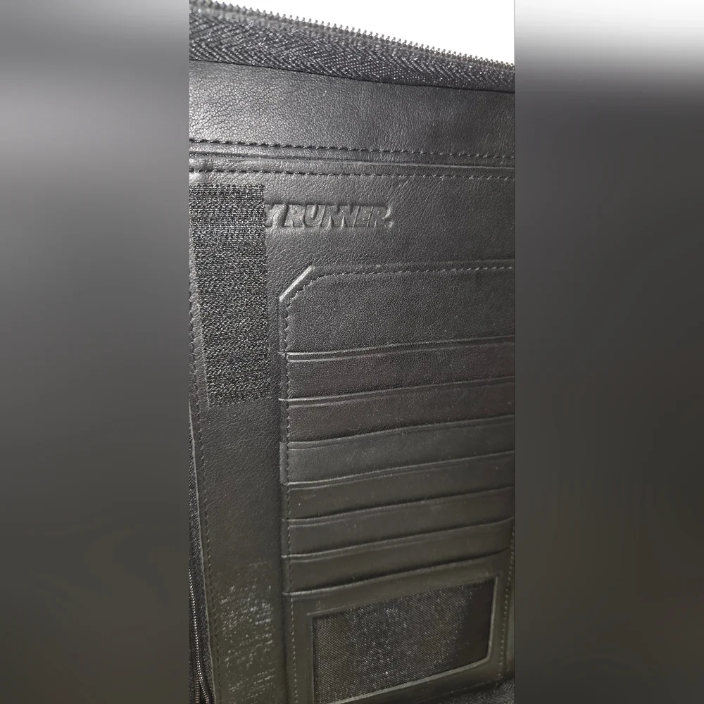Dayrunner Genuine Leather Zip Around 7 Ring Binder